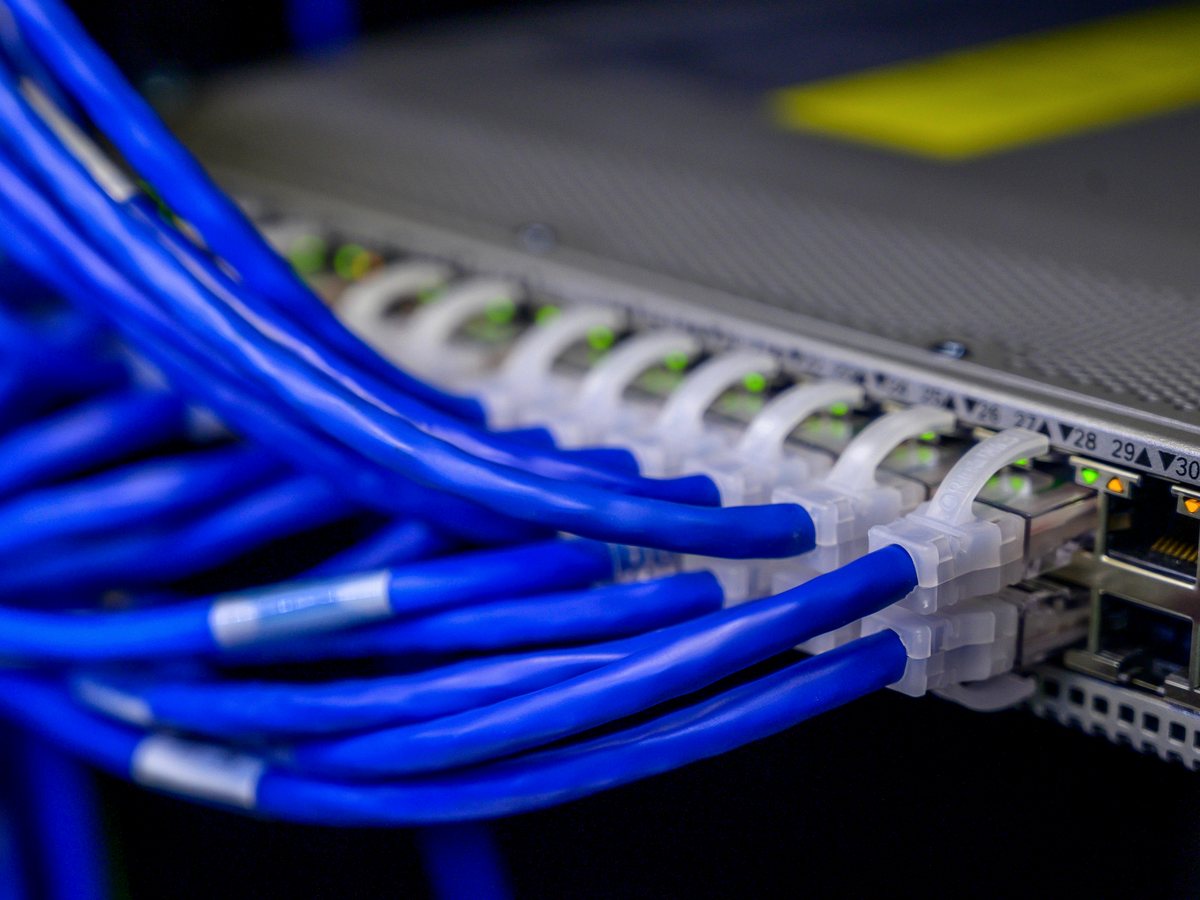 Патч-панель СКС в офисе